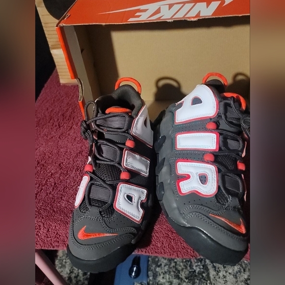 [Y-4]=(W-5.5) Nike Air More Uptempo GS  'Medium Ash SirenRed White' - Picture 4 of 9